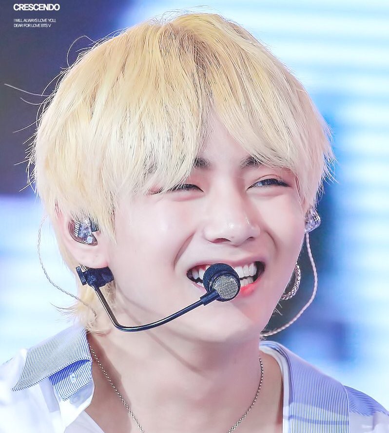 301295x's tweet photo. taehyung’s most babiest boy and angel look award goes to; sbs super concert tae https://t.co/ffu4SXWqi8