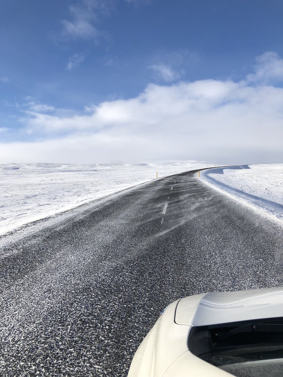 Chloemgn_'s tweet photo. L’Islande est sa route au milles paysages https://t.co/8vDZh3XXn3