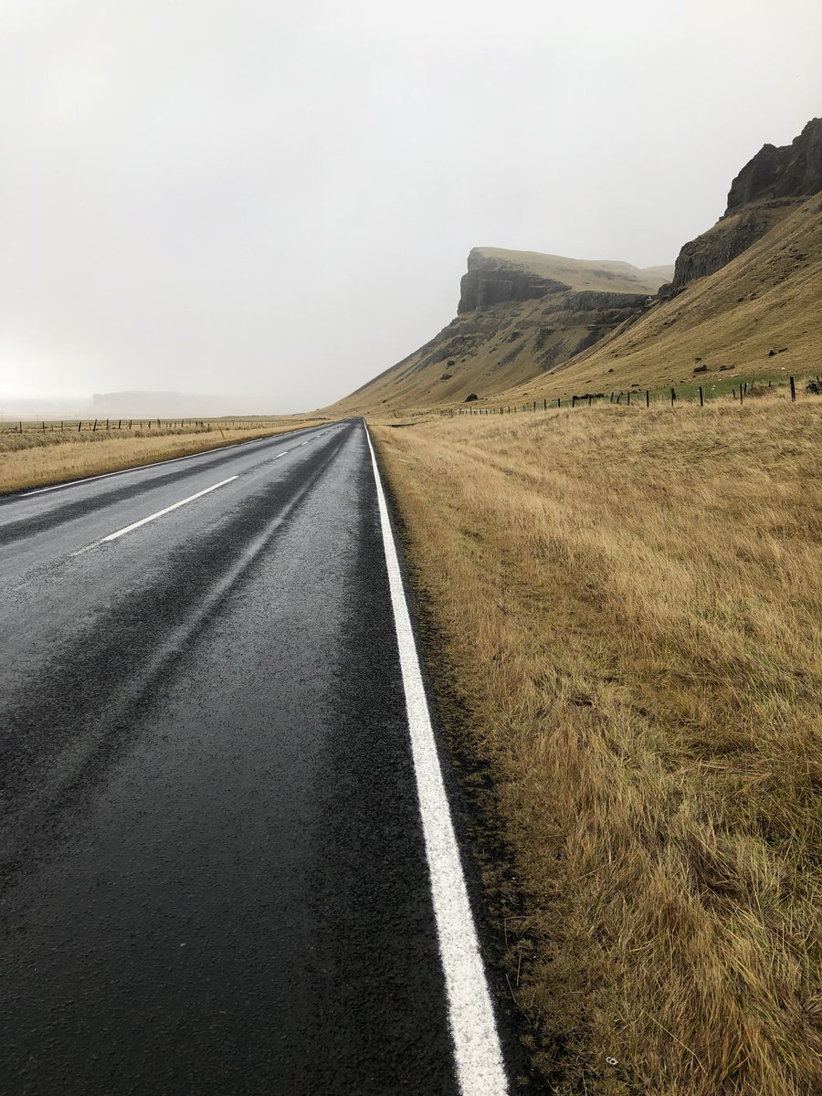 Chloemgn_'s tweet photo. L’Islande est sa route au milles paysages https://t.co/8vDZh3XXn3