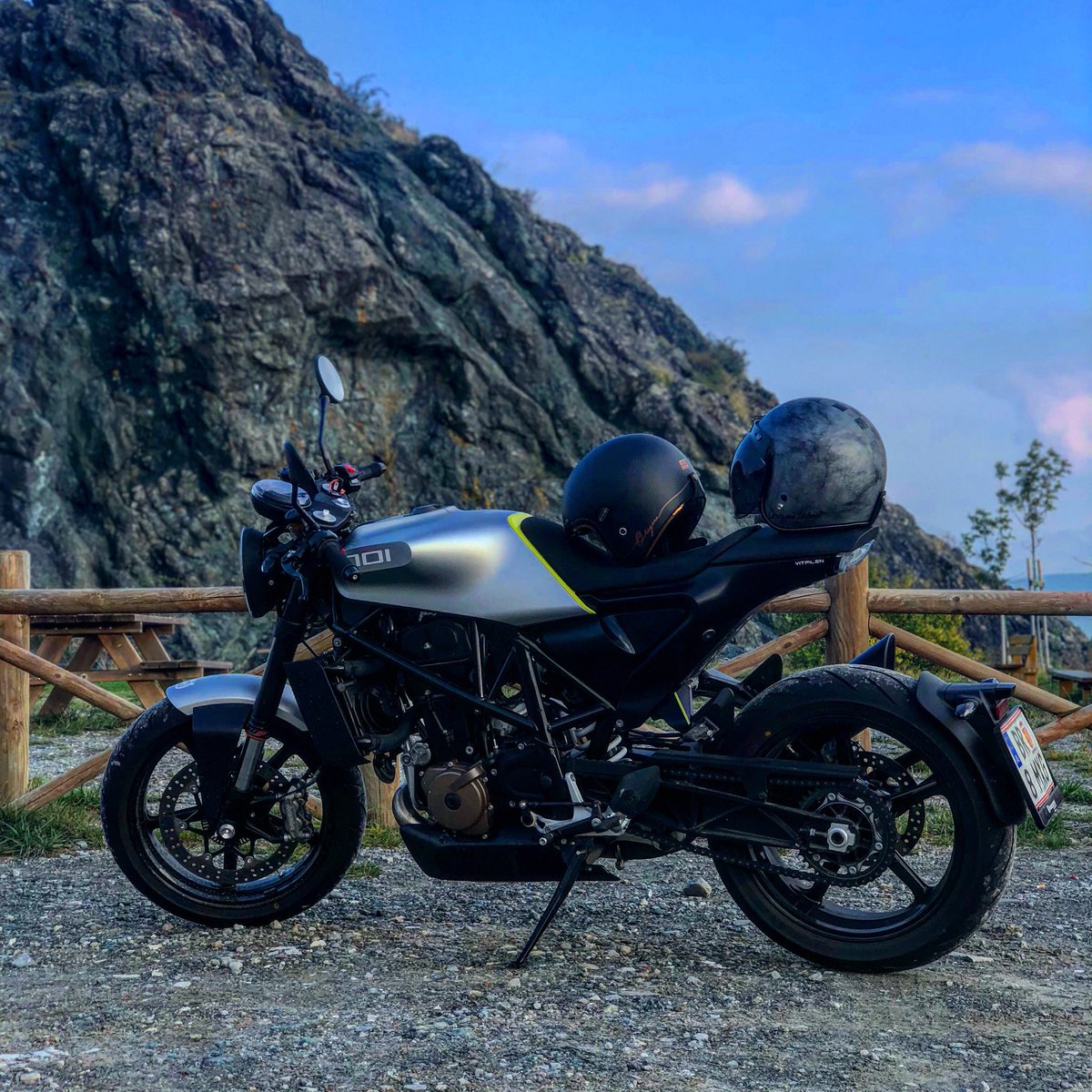 Enjoying the end of summer!🔝 
 #Vitpilen <a href="/OrigineHelmets/">Origine Helmets</a>  @Husqvarna1903