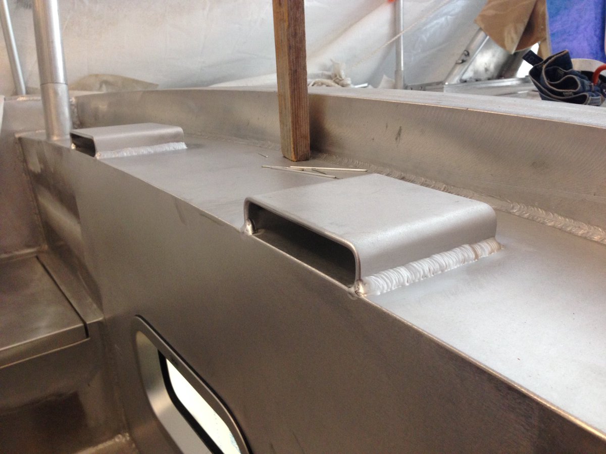 Heute haben wir hoffentlich die letzten Schweissnähte machen können. 
Winschenpodest für die Grossschot