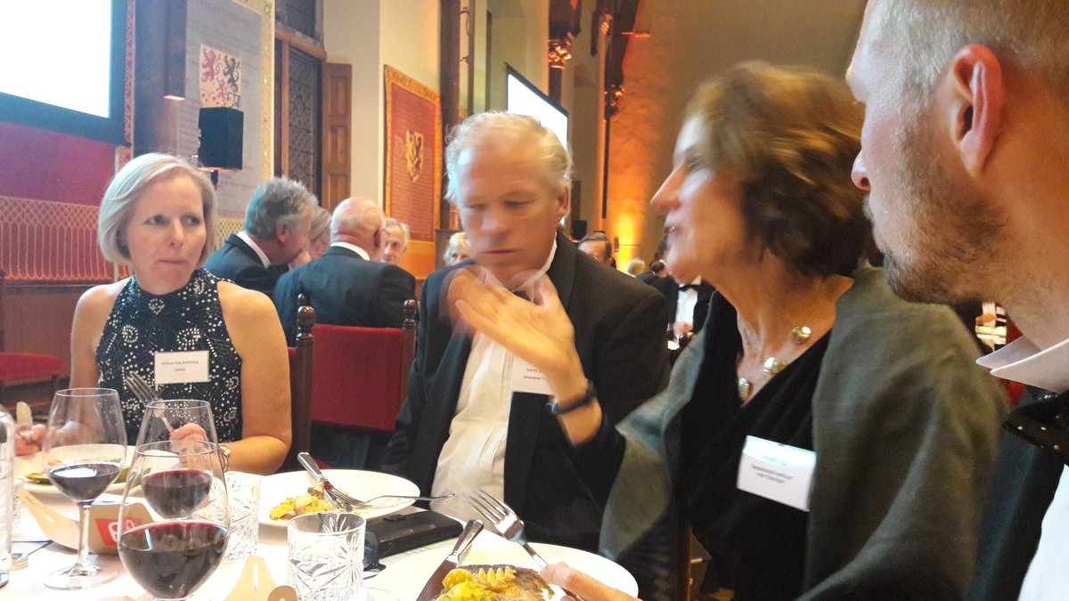 Louise Vet in geanimeerde discussie over successen en falen bij veranderprocessen #avondwenm