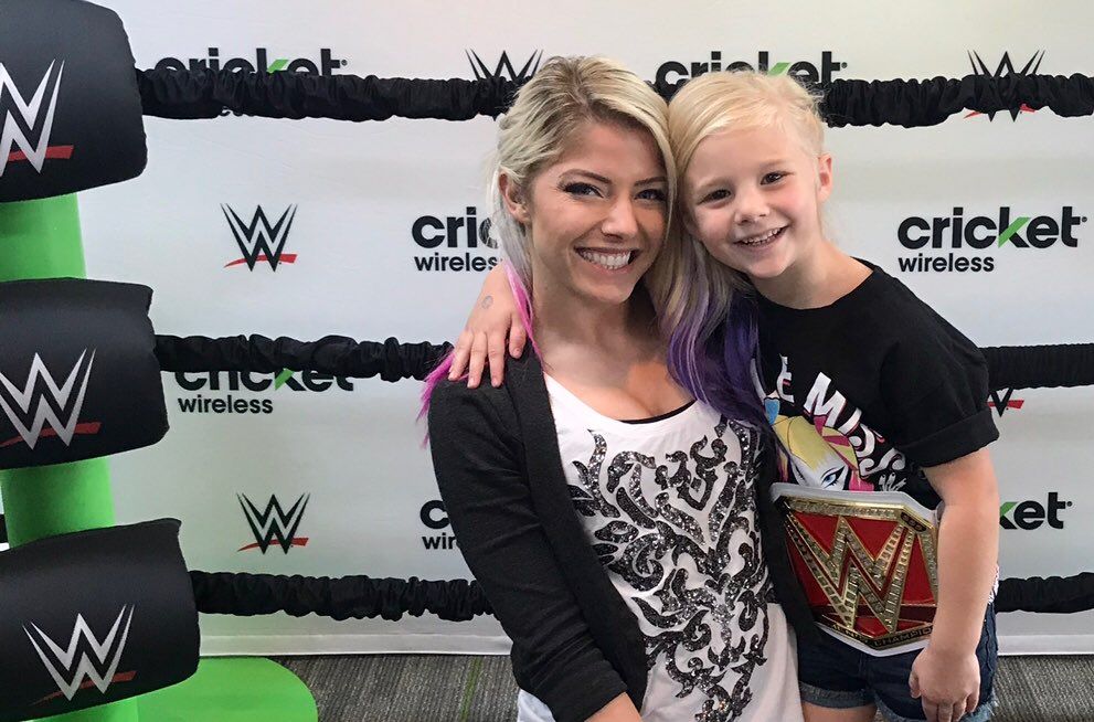 Worth the wait! Thank you @AlexaBliss_WWE for making this little girl’s day. #futuresuperstar #wwe