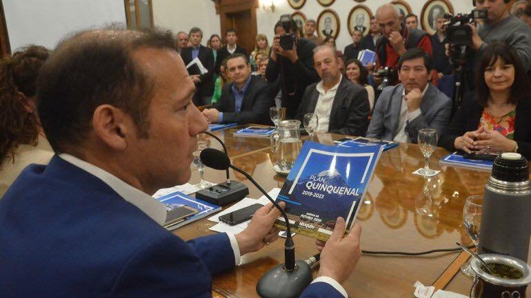 SandroBadilla's tweet photo. El #PlanQuinquenal presentado por el Gobernador @OmarGutierrezOk es  producto de un trabajo de planificación que lidero el COPADE, contempla obras y acciones estratégicas. https://t.co/f0txJjDKH9