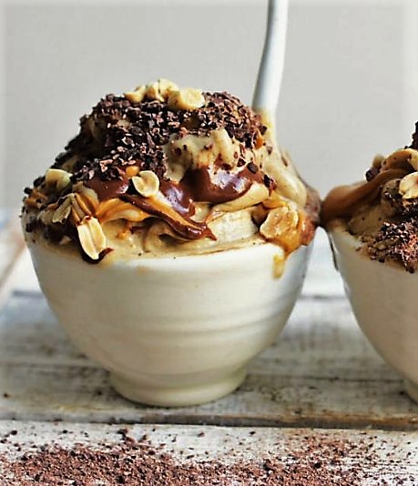 SaschaEnLaWeb's tweet photo. #PostreFit Helado proteico tipo snickers para merendar https://t.co/dIn4qX2xBT https://t.co/8hzTkAywgs