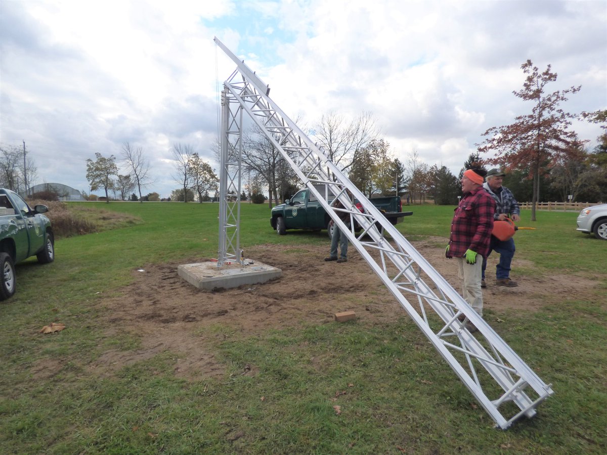 MillardTowersCA's tweet photo. We don't just build #frangible towers for aviation. Our #aluminum 900M is a great fit for #automatedweatherstation and #RWIS applications. #MTX2018 #mettower #windsensor #meteorology #green #recyclable https://t.co/4LcnbenLOX