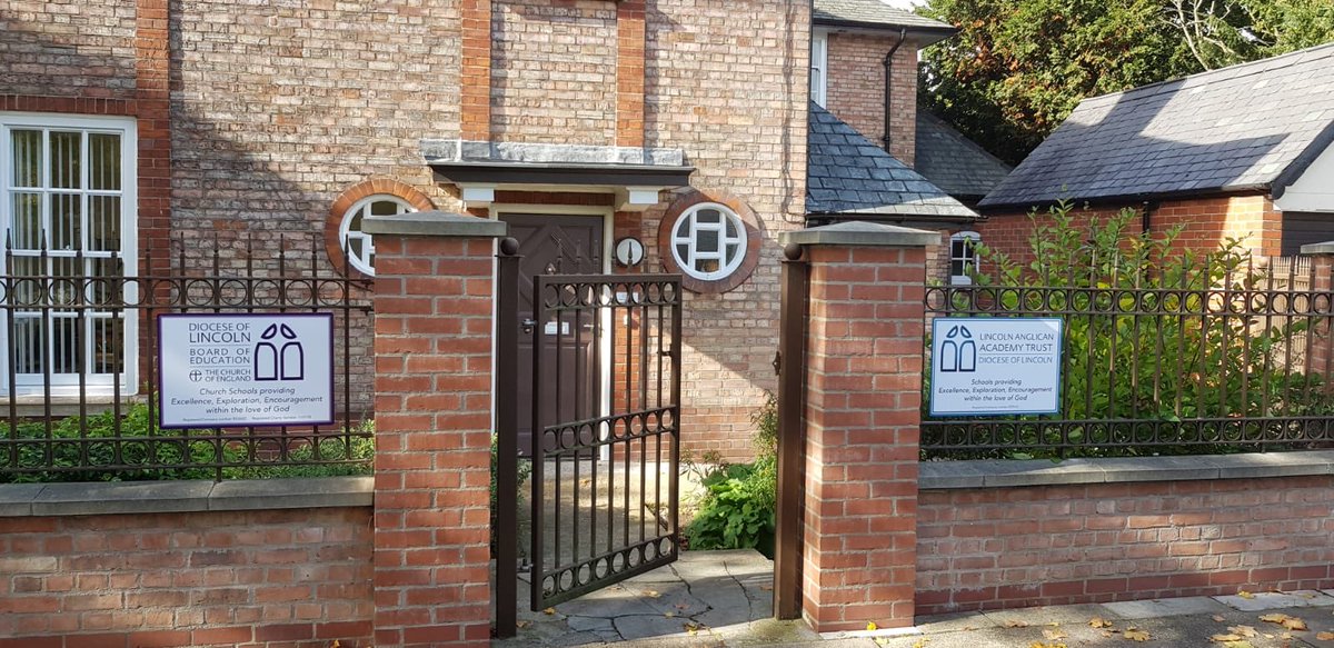AndyGRSSigns's tweet photo. Adding to the scenery of uphill Lincoln again today for @CofELincoln and it’s always fantastic to get positive feedback, thank you #lincoln #signage #grssigns #Lincolnshire #diocese https://t.co/7zL1p6pxZn