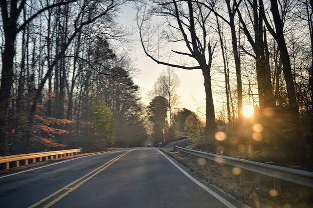 daz_benn's tweet photo. Morning glare on the right hand side. 
#morning #morningmotivation #pmgridchallenge #virginia #va https://t.co/3mn51HtAp9 https://t.co/CehZqfIESF