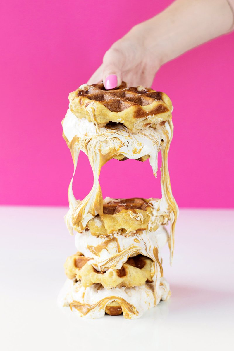 gigirules7's tweet image. Fluffernutter Waffles #NationalFluffernutterDay