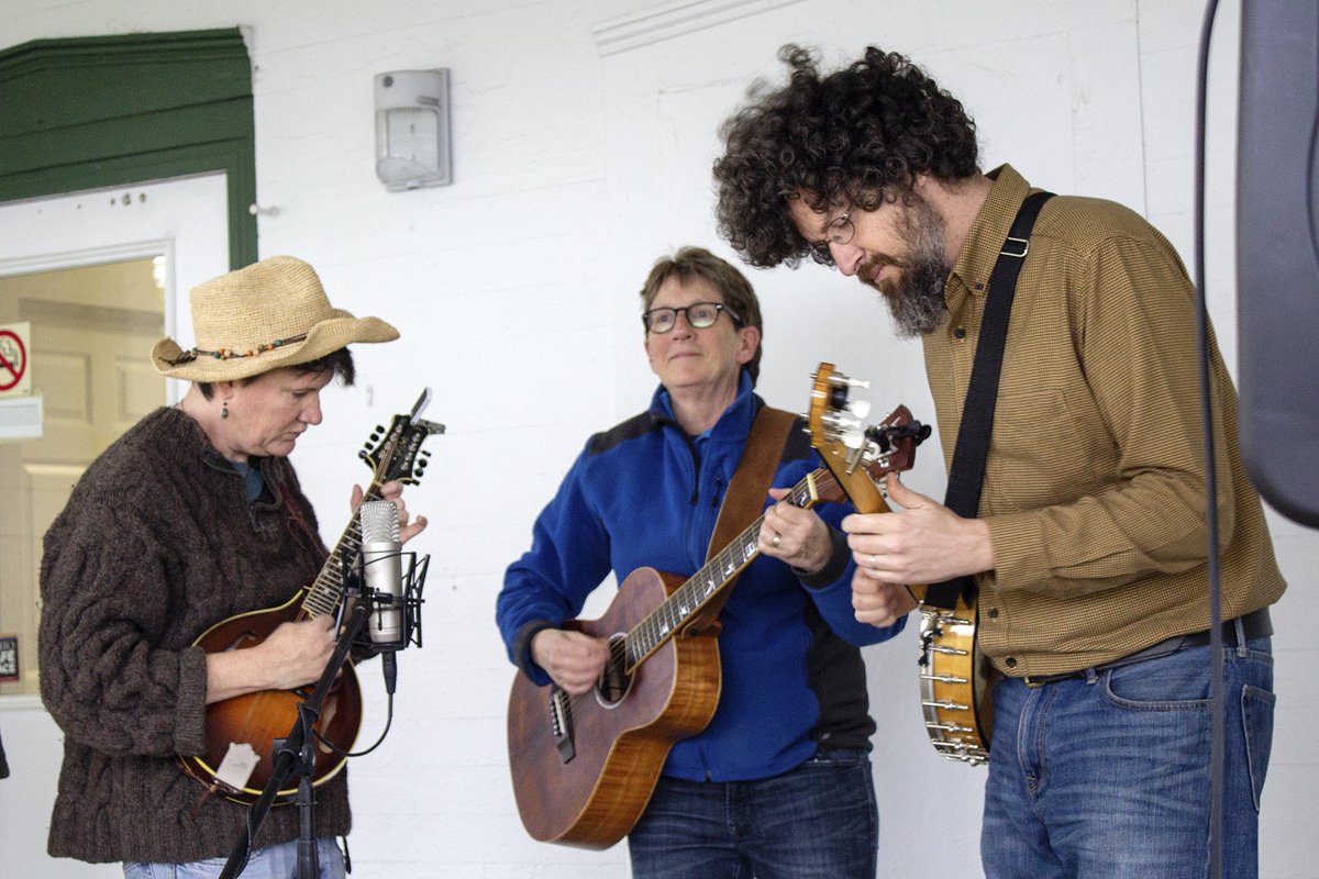StLawrenceU's tweet image. Games, music, cider pressing, hayrides, and more! Thanks to the @SLUsusprogram &amp;amp; the Outing Club for hosting a fantastic Harvest Fest over the weekend.