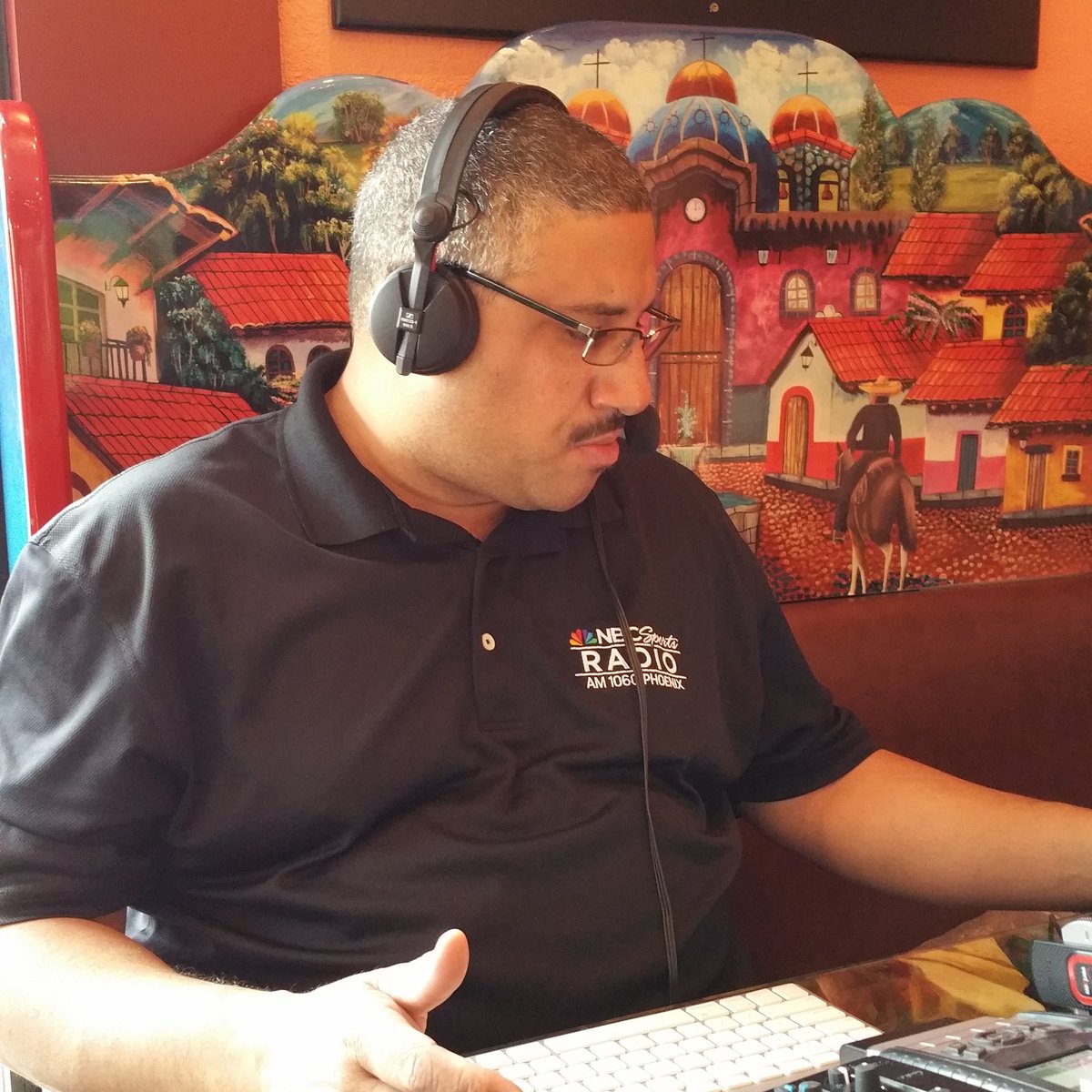 TheSportsKave's tweet photo. Look who's on #TheKaveShow today at 1pm #EdCole check him out.. @edcole43
Listen live: https://t.co/2oJoOeVoe2
#SportsTalkRadio https://t.co/MKb9Idyc5x