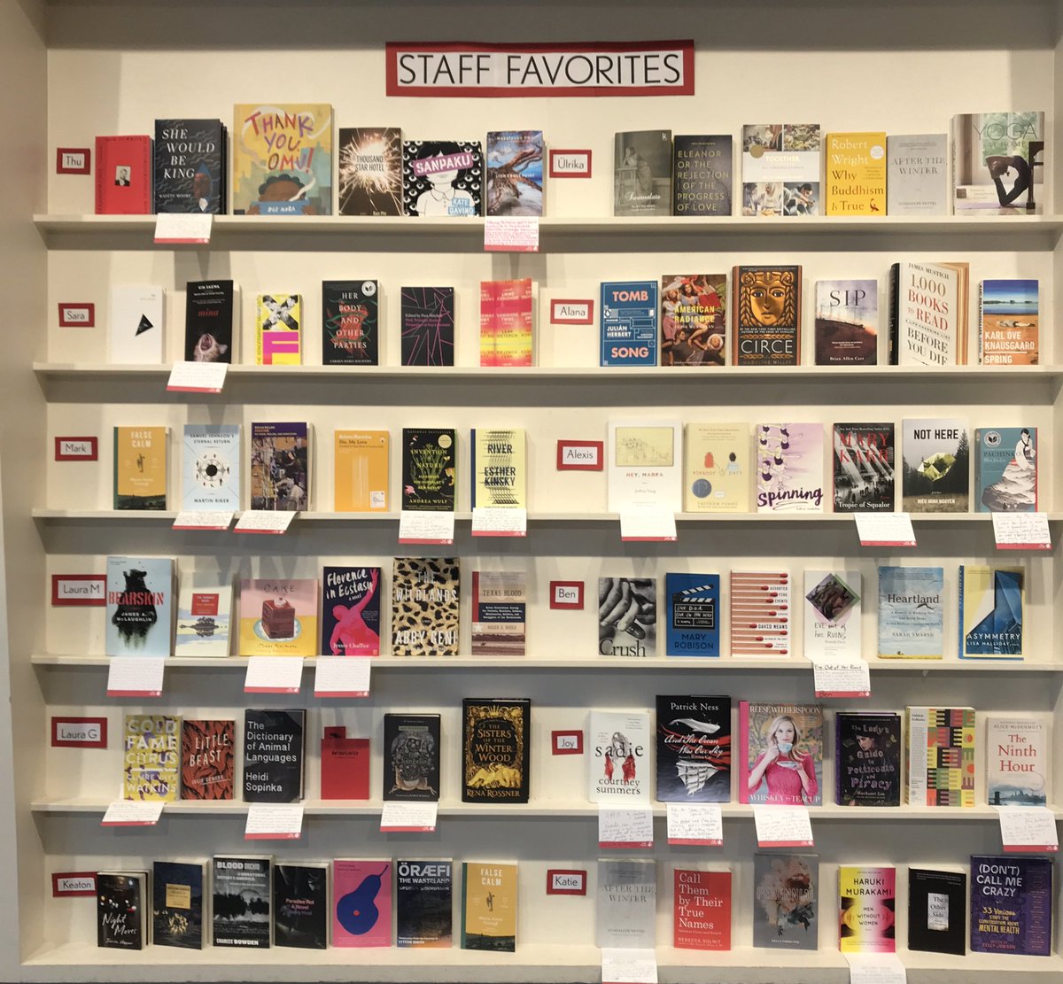 BrazosBookstore's tweet photo. Happy Monday! Here are some of our favorites! What are some of your favorite books this fall? #bookstagram #shelfie #welovebooks #currentlyreading #book #booklover https://t.co/DtheJZH4k9
