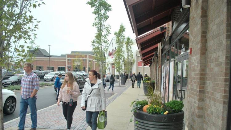 The $200 million Mellody Farm shopping center in Vernon Hills opened on Sunday, with at least triple the number of visitors expected. Even the center's restaurants ran out of food.
trib.in/2QyRR4n