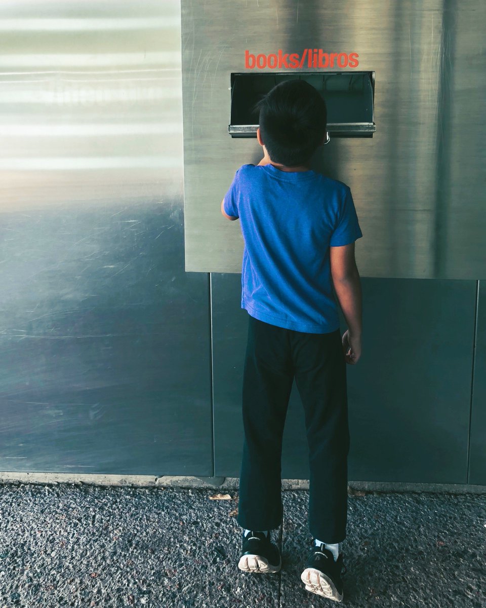 PhxLibrary's tweet image. “Hellooooo, books!” 📚 Did you know you can return any #PhxLibrary books to any one of our 17 locations? It’s true. Save that gas, do what makes sense for you. bit.ly/1vITyAI #phoenixpubliclibrary #phoenix #phx