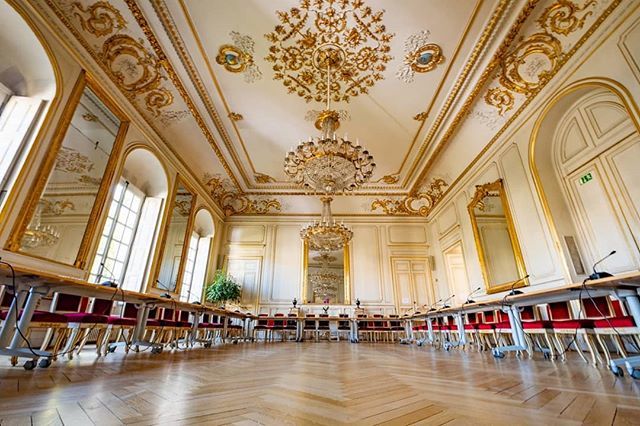 Nantes préfecture 
Prefecture of Nantes 
Meeting room perspective
.
.
#nantes #nantesfr #maloireatlantique #pocket_france #lvan #prefecture #architecture  #art #streetphotography #conceptstorephoto  #myfujifilm #fujifilmglobal #fujixseries #nantestourism… ift.tt/2CyjXd7