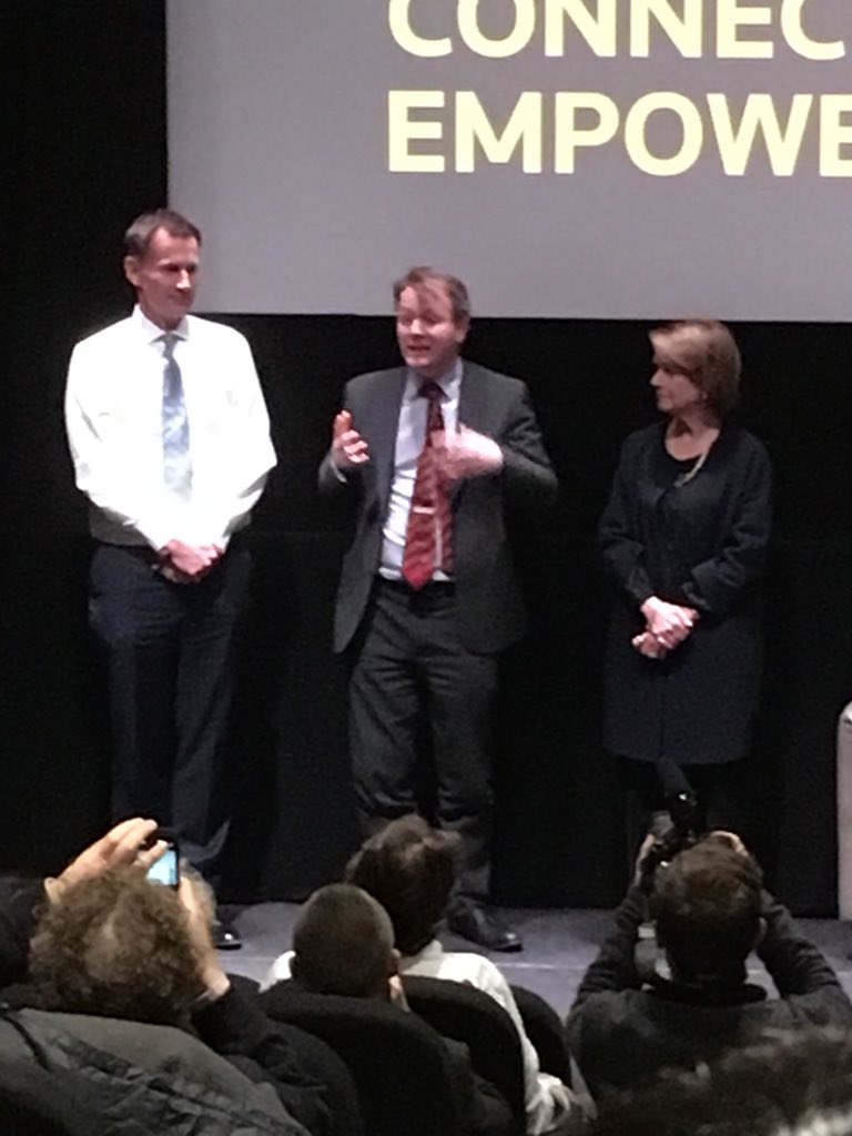 farnhamherald's tweet photo. More pics of @Jeremy_Hunt at tonight’s incredibly moving performance of Nazanin’s Story at @BarbicanCentre #London.
#OneDayofFreedom #Thefutureisours #freenazanin #gabriella @FreeNazanin @FarnhamAmnesty @amnesty #Farnham @AmnestyUK https://t.co/o8XbB8qVkC https://t.co/Ehi0Ll3wrU