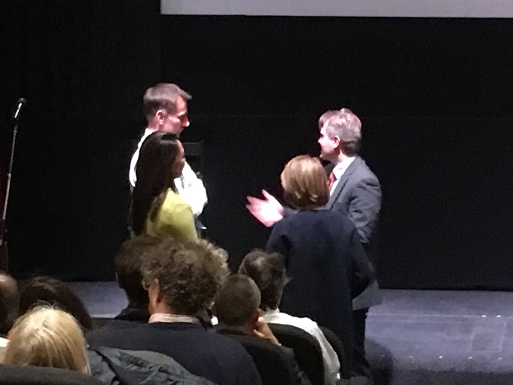 farnhamherald's tweet photo. More pics of @Jeremy_Hunt at tonight’s incredibly moving performance of Nazanin’s Story at @BarbicanCentre #London.
#OneDayofFreedom #Thefutureisours #freenazanin #gabriella @FreeNazanin @FarnhamAmnesty @amnesty #Farnham @AmnestyUK https://t.co/o8XbB8qVkC https://t.co/Ehi0Ll3wrU