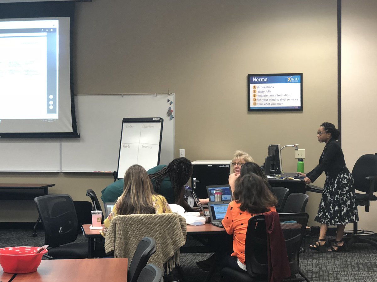 HemetProDev's tweet photo. Unique Learning System Training with our SPED Teachers #HUSDpremeir https://t.co/v1RAZZiPUI