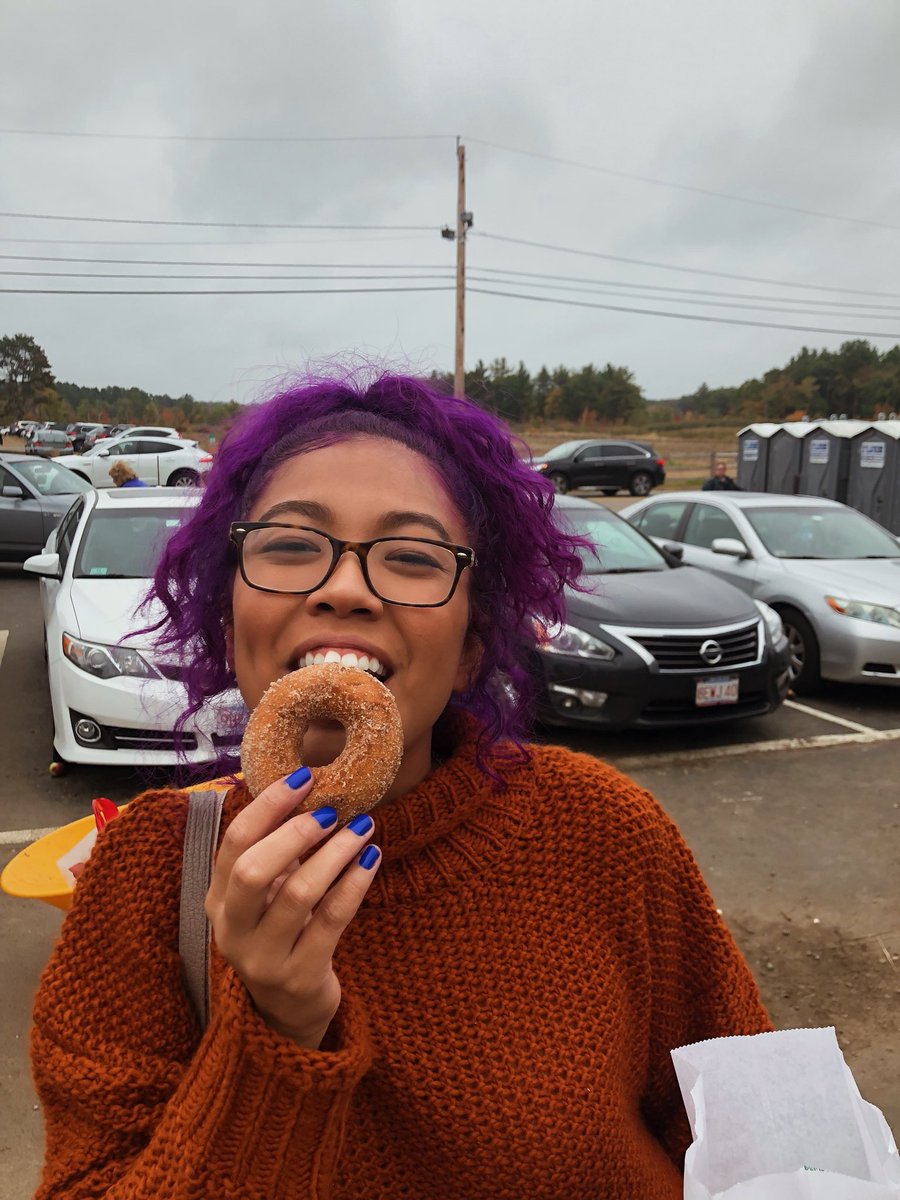 boydtaylor_'s tweet photo. #BASICBITCHES #LOVE #CIDERDONUTS #FALLPORN https://t.co/pfJNXVVOfd