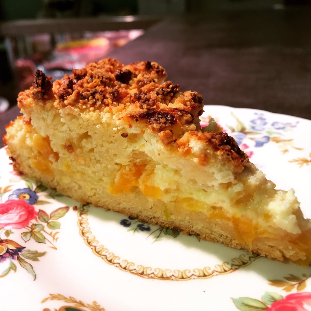 DisTerschelling's tweet photo. Taartje met kwark en abrikoos. 
Yess lekker luchtig. 
#kwark #abrikoos #taart #cake #dedis #terschelling #hijiszolekker #try #heeloudrecept https://t.co/pbzp0mM7Tk