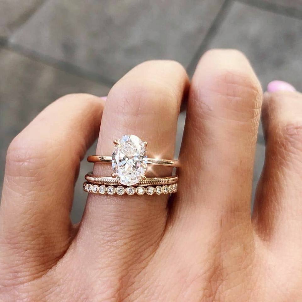 LaCrosseJeweler's tweet image. Ok seriously, who wouldn't swoon over this stunning wedding set!! #ovalengagementring #rosegold #stackingstyle #weddingvibes #crescentjewelers #lacrossejeweler #fallwedding #misstomrs