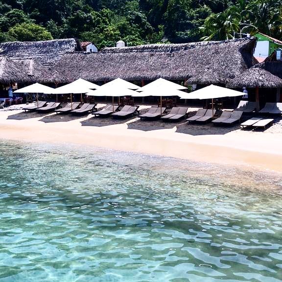 canuwa's tweet photo. Conoces playa Las Animas??? 🤔 en este hermoso lugar, donde nos encontramos, podrás disfrutar de un día de sol, arena, mar y deliciosa comida y aventura en mikesbeachclub 
#beachclub #beachlife #timetorelax #enjoy #adventuretime #lasanimas #puertovallarta #bahiadebanderas #restau https://t.co/BVnxLqxPK7