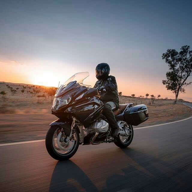 DosRodes's tweet photo. Os dejamos algunas imágenes de la nueva BMW Motorrad R 1250 RT, la Tour que se renueva para seguir siendo la moto referencia de los más viajeros
#MakeLifeARide #DosRodes #BMW #motos #BMWRiders @bmwmotorradesp @BMWGroupPrensa https://t.co/P5EDqj12Hk