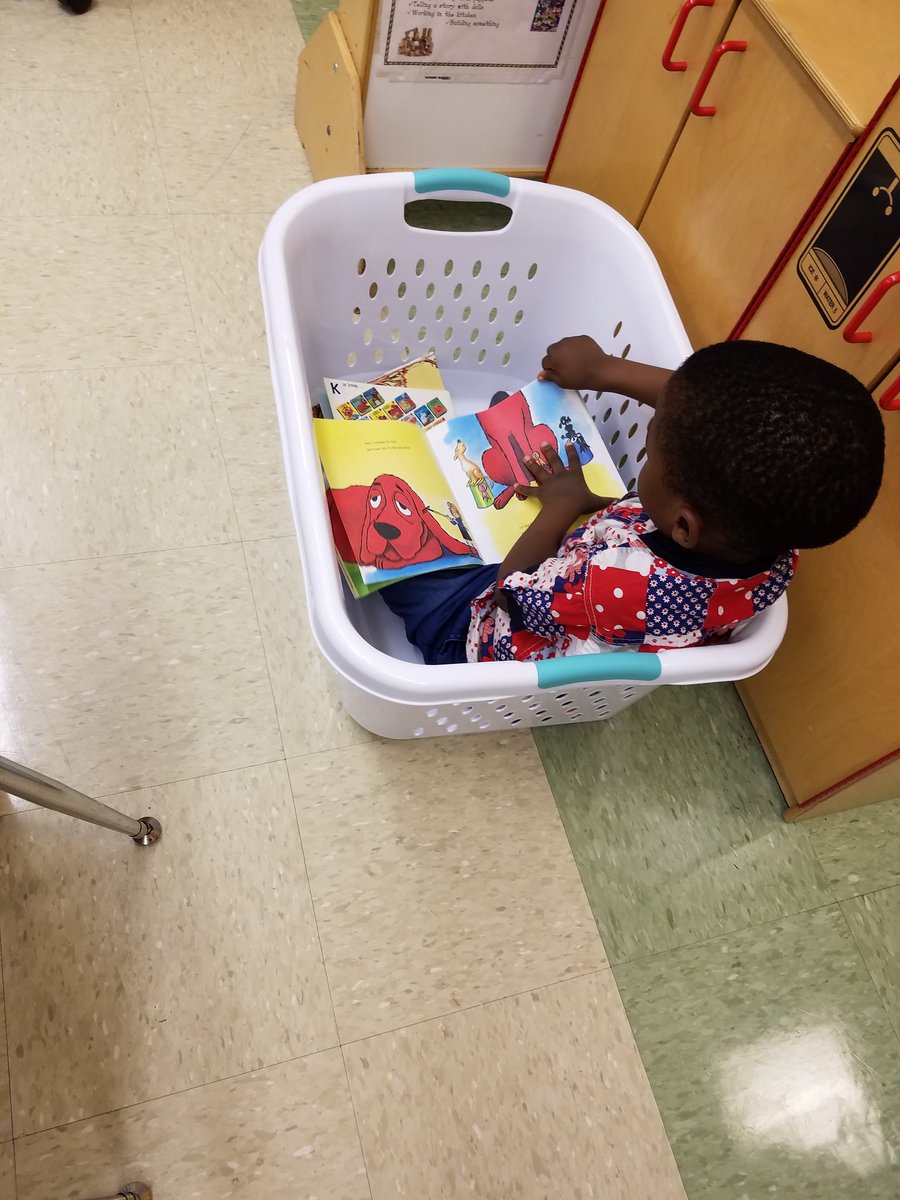 LpKindergarten's tweet photo. K-2 is Learning how to build their Reading Stamina with some flexible seating choices 📚🐛
#whyLP #kindergartenrocks #truenorthbrunswick #flexibleseating https://t.co/oZiUtJRxUj