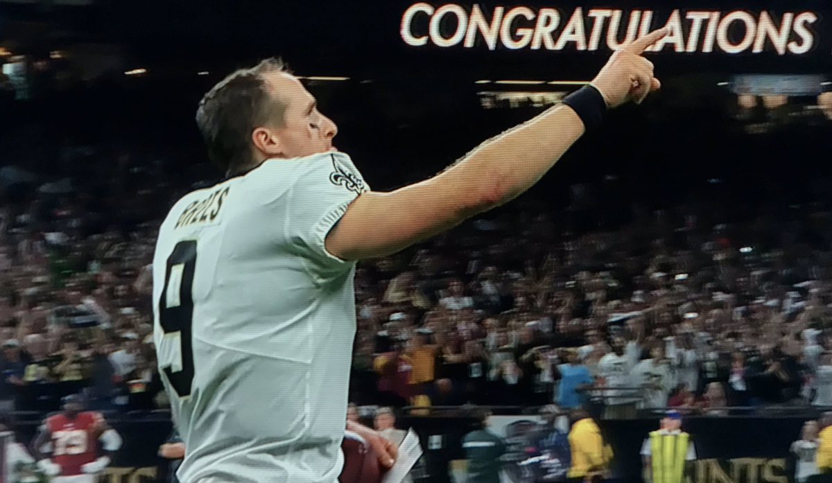 brainiikit's tweet photo. Congratulations @drewbrees 
on your accomplishment!! #NFLPassingLeader #MakingNFLHistory #WASvsNO 

hope you don’t mind me posting this pic 💪 🏈 https://t.co/MNMbsAwDie
