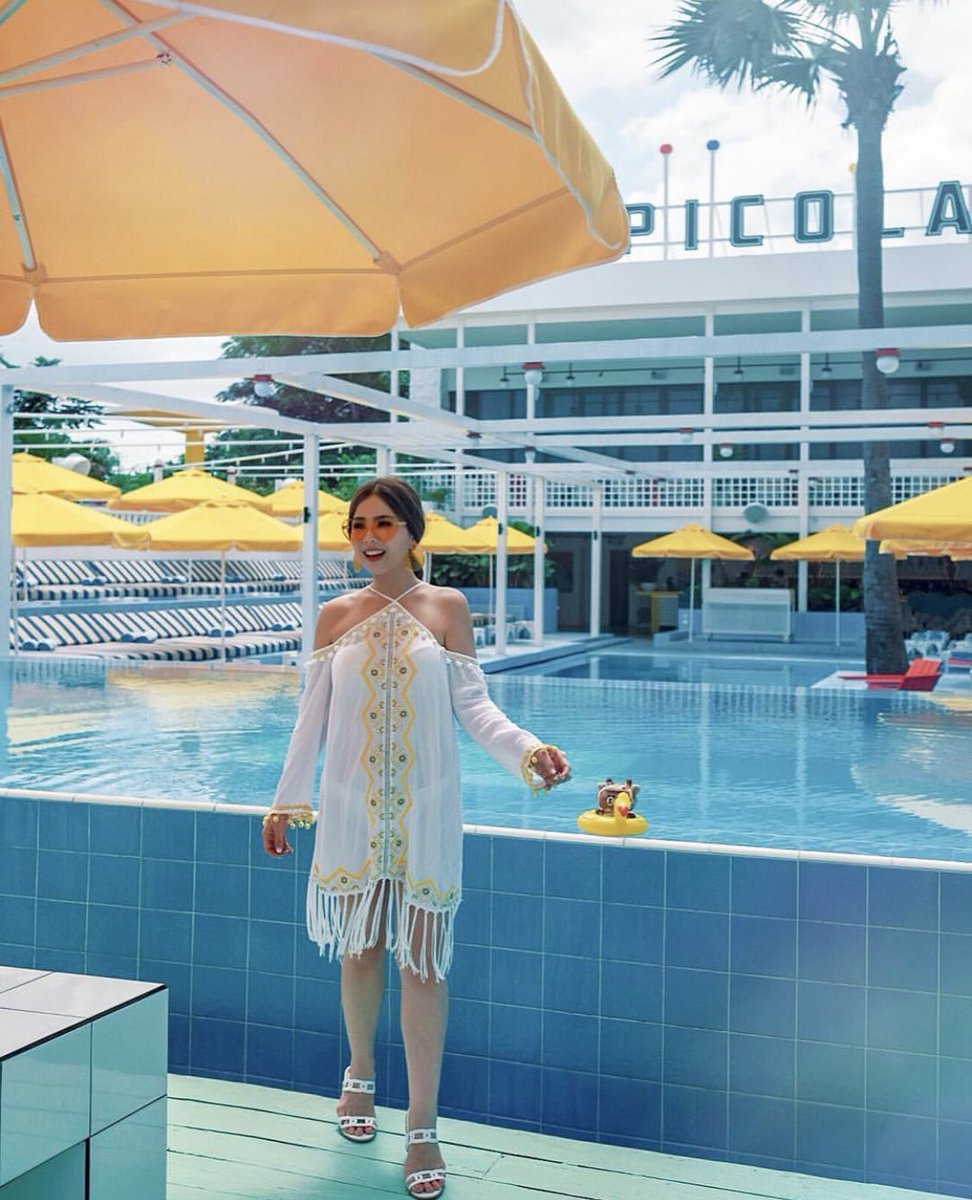 Crazyrichsub's tweet photo. Next #crazyrichsurabayans si cece Foodies &amp; Influencer Amanda Kohar yg kayaknya udah ga asing lagi di Surabaya. Kegilaannya cece ini suka bawa boneka beruang kecil kemana2, sampe kalo nonton dibeliin tiket duduk sebelahnya. https://t.co/4ekAxoIBIF