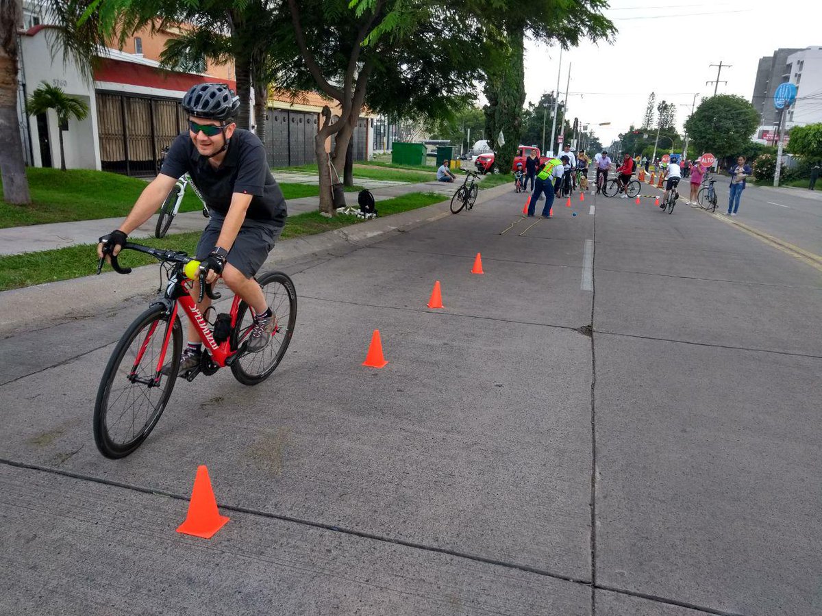 MovilidadZap's tweet photo. ¡Ayer iniciamos la Biciescuela en Zapopan! En colaboración con @pazvialgdl y la @VRecreactivaZap, impulsamos la bici como un modo de transporte seguro. Te esperamos los domingos de 10:00 a 12:00 en Av. Beethoven, a unos metros de Parque Metropolitano. https://t.co/9HawWhVF3D