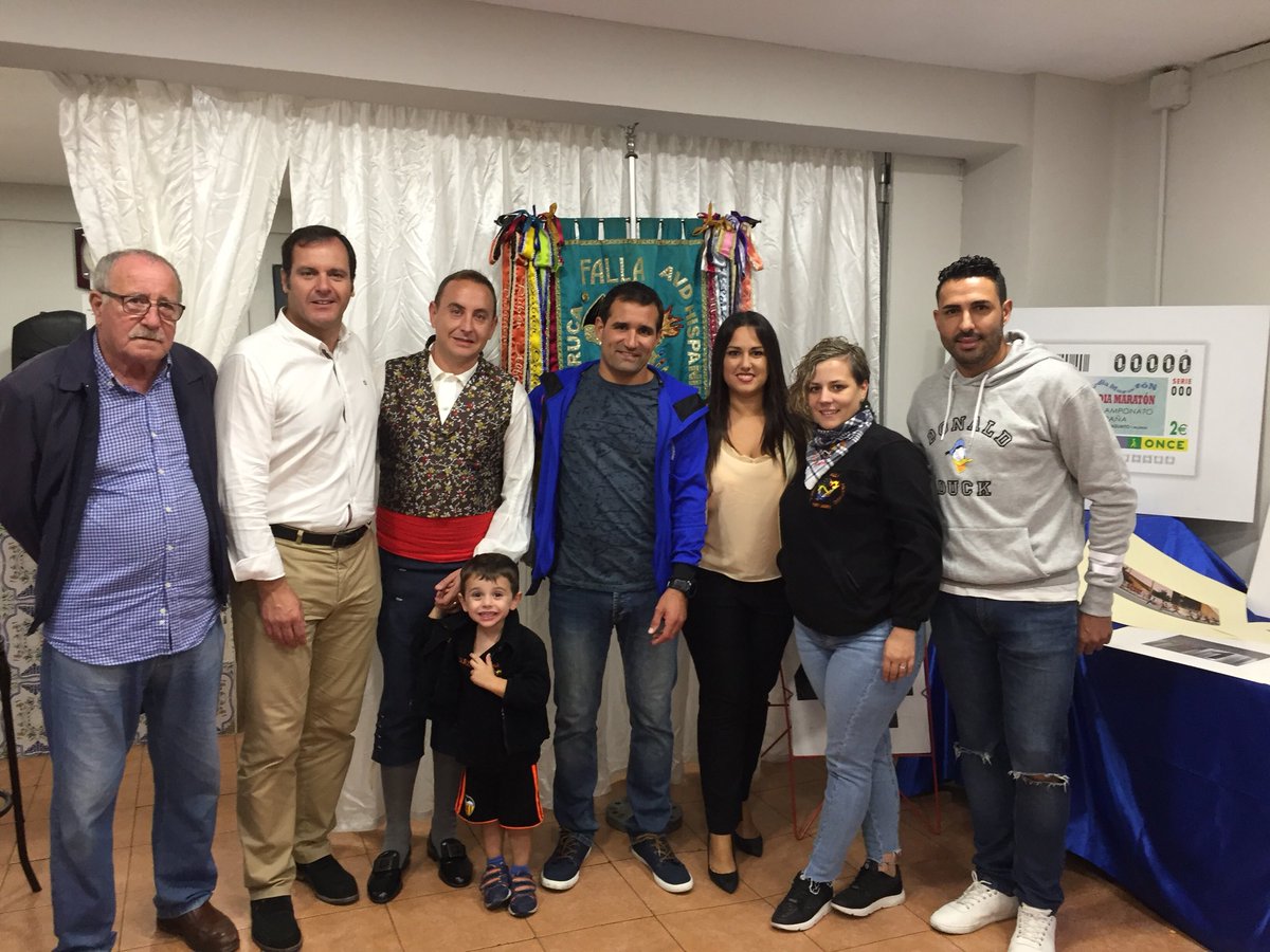 maribelsaezm's tweet photo. Feliz en la exposición de la “Falla Churruca” en su Semana Cultural dedicada al @cdcmorvedre 💪🏼🏃🏾‍♂️ y más al ver la foto de mi padre, 😍cruzando la meta que lo convirtió en Campeón de España🇪🇸de Atletismo🏆🙌🏻@SergioMuniesa @PPSagunto @PpGrupo @NNGGSagunto @carliitta15 https://t.co/d1y4HIv4oU