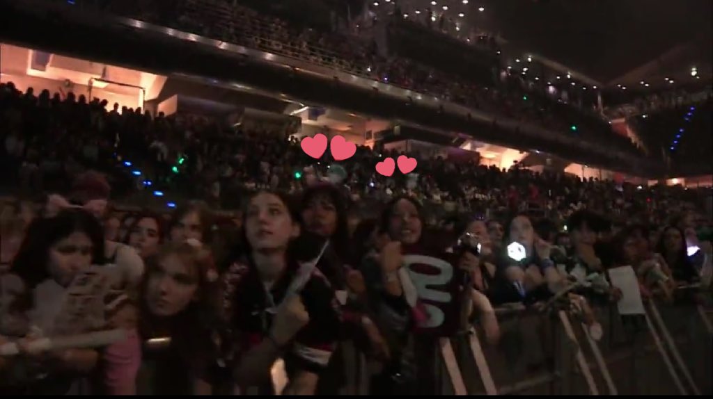 gegebriela's tweet photo. OMG i was so shock when i saw this, not even a second but yeah we were there! #kbsmusicbankberlin #wannaone #bucintercyduk #teampager @gochiira 🙌🏼😅 our “tuing tuing” is so hype anyway https://t.co/SR6xEZy5CK