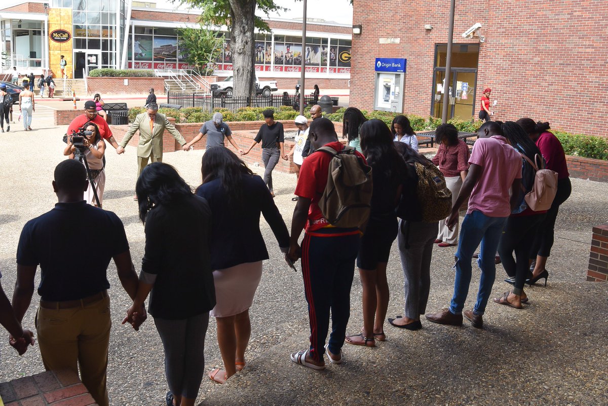 Grambling1901's tweet photo. A campus that prays can make it through anything. Thanks to our #GramFam from all over and SGA for their support this mid-terms week. #campusprayer https://t.co/ID1AmlauXF