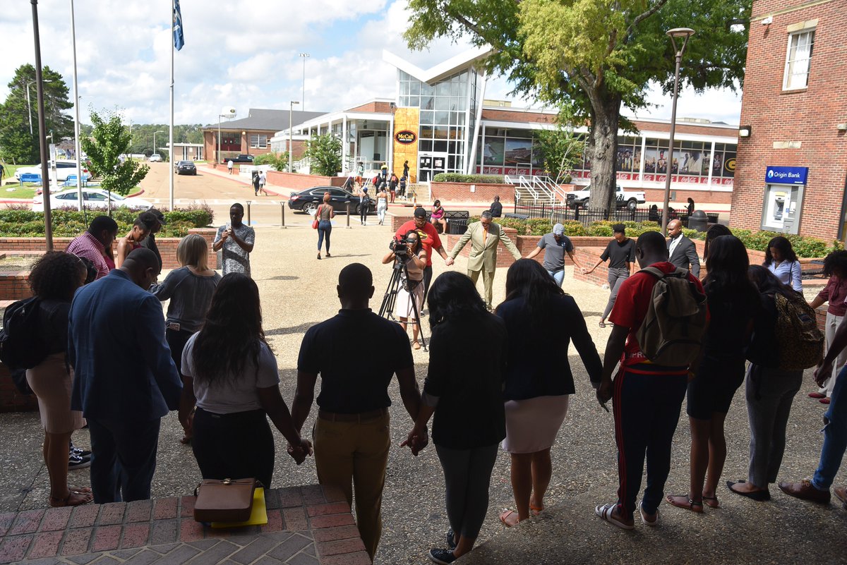 Grambling1901's tweet photo. A campus that prays can make it through anything. Thanks to our #GramFam from all over and SGA for their support this mid-terms week. #campusprayer https://t.co/ID1AmlauXF