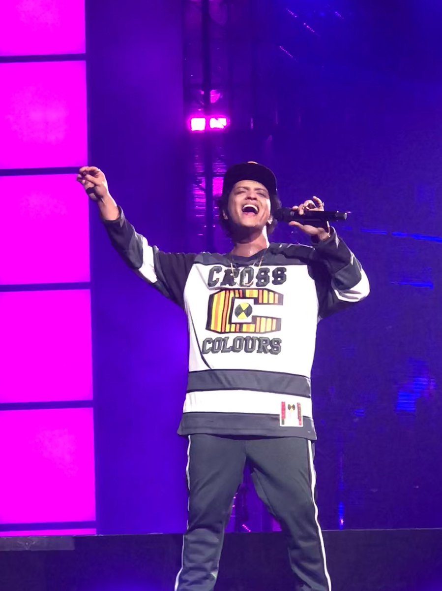 Theresa_1482's tweet photo. My day wouldn’t be complete and I wouldn’t be me if I didn’t say happy birthday to @BrunoMars!!  😜🤪Thank you for having the best music ever and giving me something to listen to at all times! https://t.co/Z1bYpNVdZ3