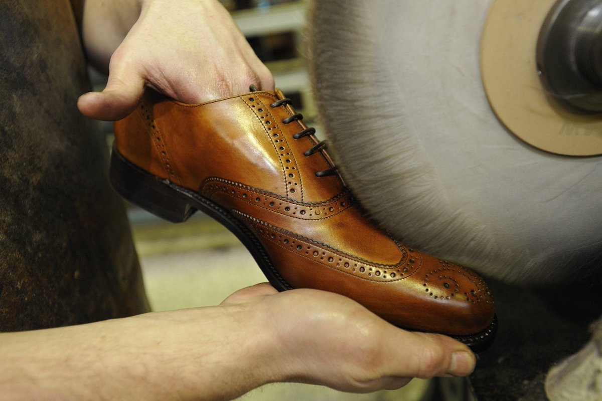 BarkerShoesLtd's tweet photo. The method of burnishing is used to add an antiqued effect on selected Barker styles. Drawing out depth in the leather the craftsman skillfully achieves the desired burnished effect 👞 https://t.co/3Uh2yc08C0