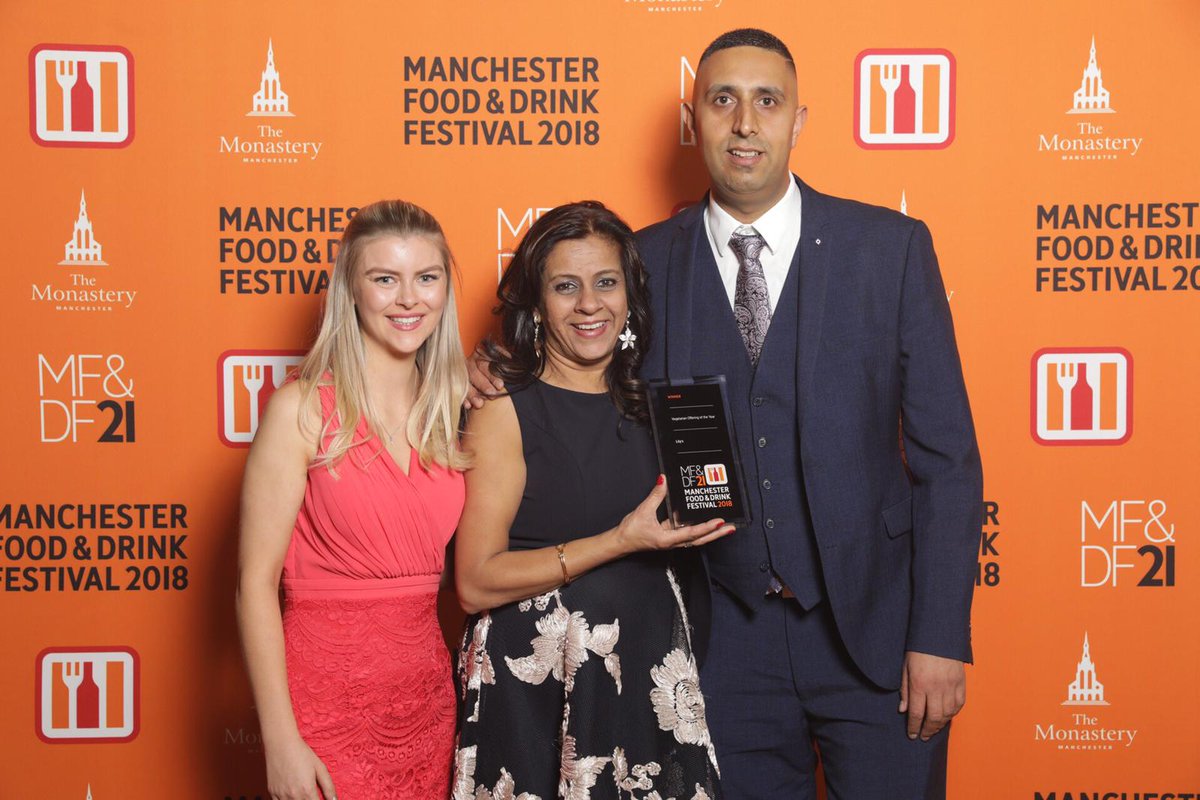 McrFoodFest's tweet photo. Best vegetarian offering, sponsored by @QuornFoods goes to @LilysVegi !! 🌶🍆🌽 https://t.co/Mrpz2MhE2q