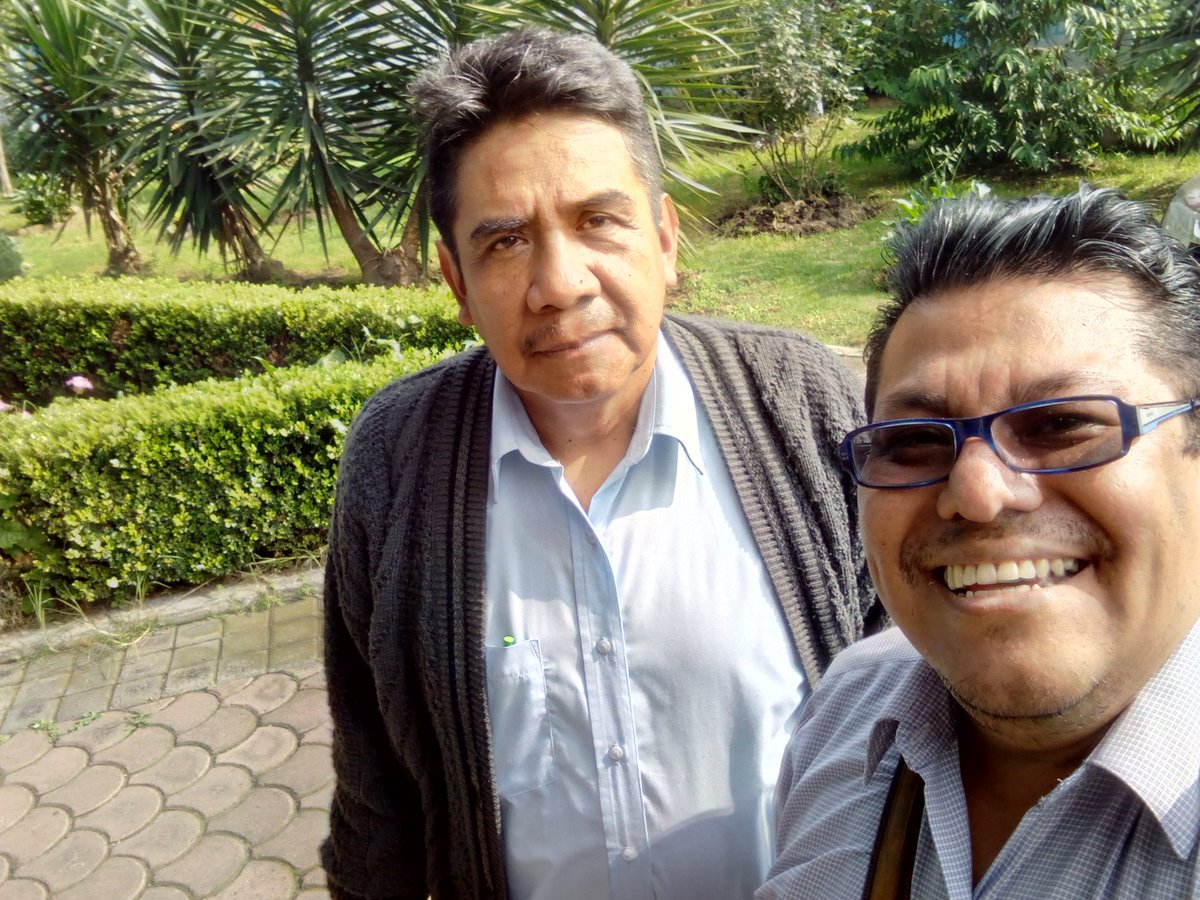 Después de las actividades el exterior, una visita rápida por el plantel Tláhuac IEMS y visitando a los amigos que quieren reelección, Jajajajaja no ando en campaña ehhh, aquí con Martín Paredes.