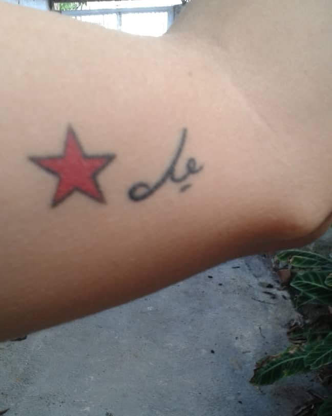 edwardvarelaccs's tweet photo. Estás muerto
estás vivo
estás cayendo
estás nube
estás lluvia
estás estrella.
(...)
Donde estés
si es que estás
si estás llegando
será una pena que no exista Dios
Pero habrá otros
claro que habrá otros
dignos de recibirte
comandante. #Bendetti
#CheGuevara #GuerrilleroHeroíco https://t.co/tKZOHYZvhH