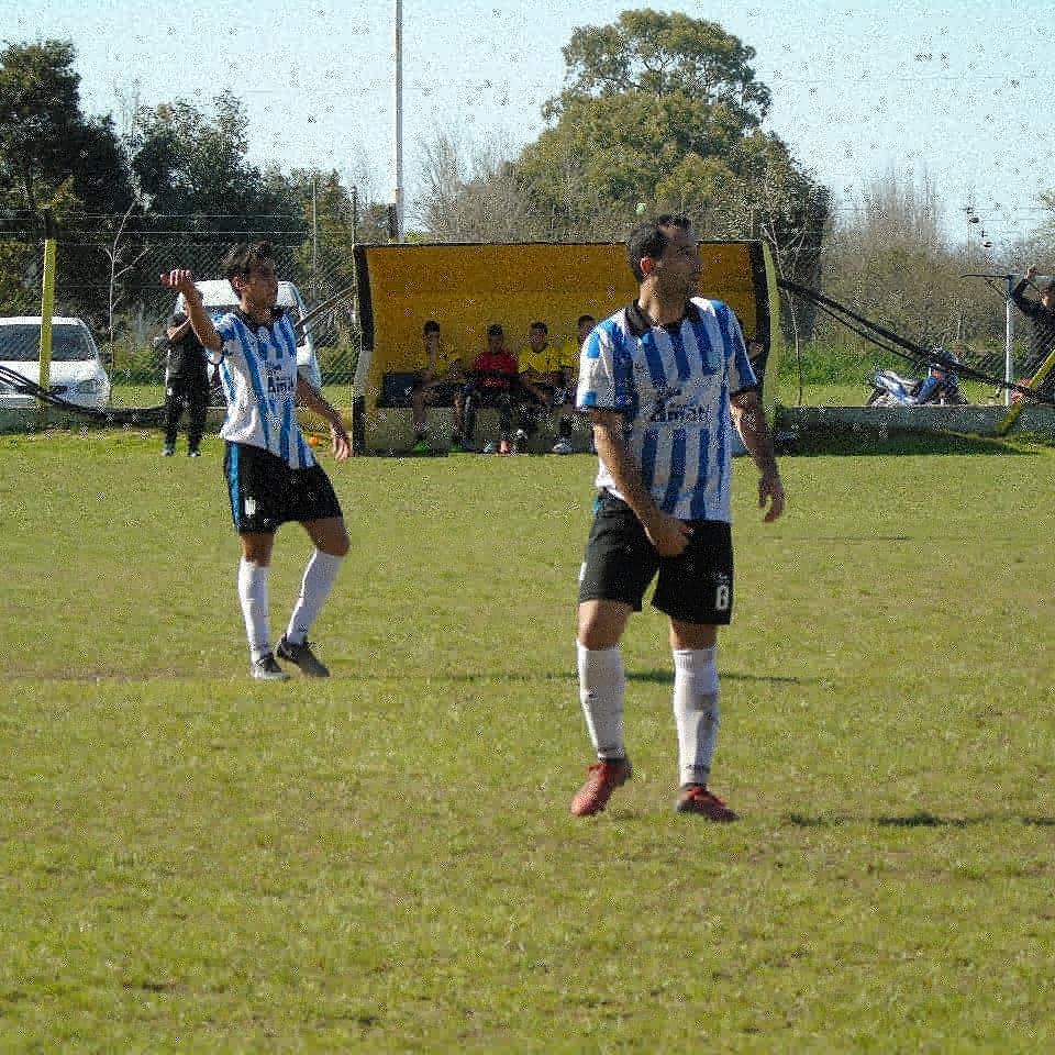 En Reserva también hubo igualdad!

El equipo tampoco pudo mostrar un buen nivel e igualó 1 a 1 frente a Unión en Magdalena.
Se puso en ventaja faltando poco para el final, tras un centro de Santiago Blanco, que el Pesca Caminos bajo de cabeza para que defina Nahuel Giménez.