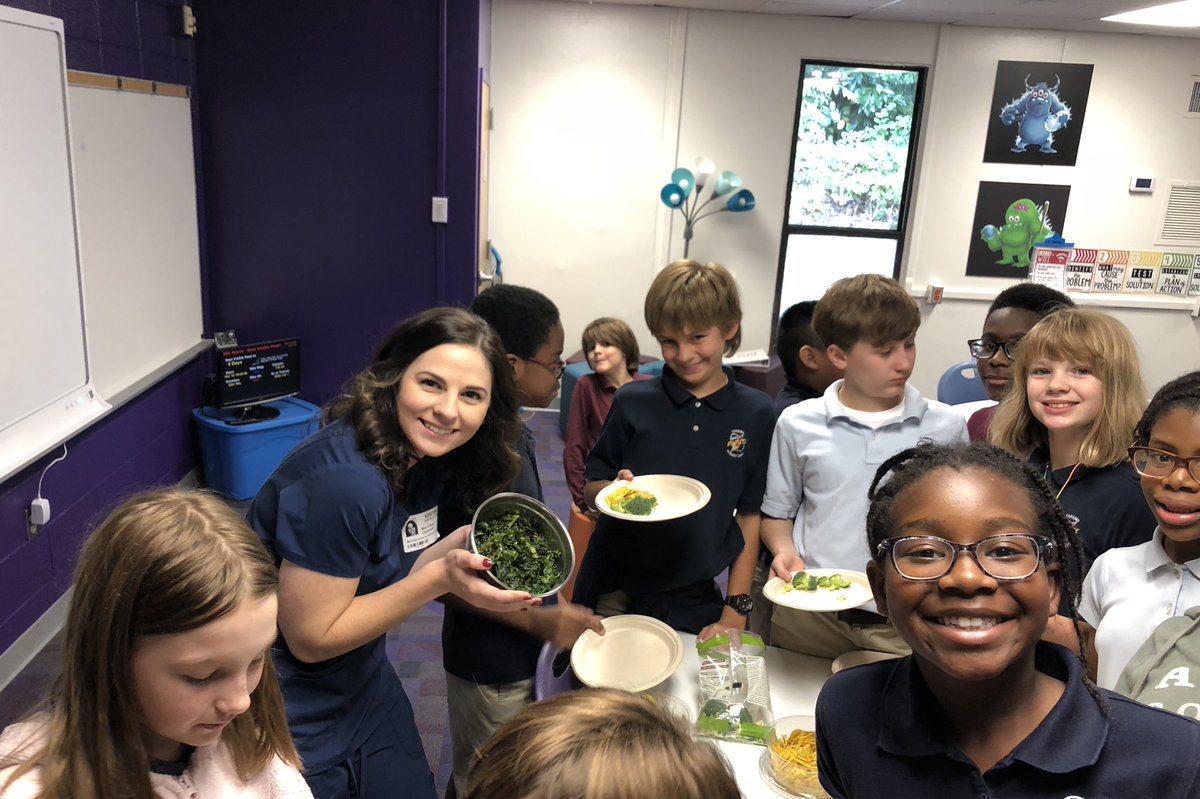 Hey_MrsK's tweet photo. #kickinitwithkale and other veggies today at MCAA!
Huge shout out to @communitysprouts and @principaldrp for being ab-fab (absolutely fabulous) #revivethevine @georgiaorganics @theveggieorg #theveggieorg #georgiaorganics #soil3 #compost https://t.co/jDmcUZp8gY