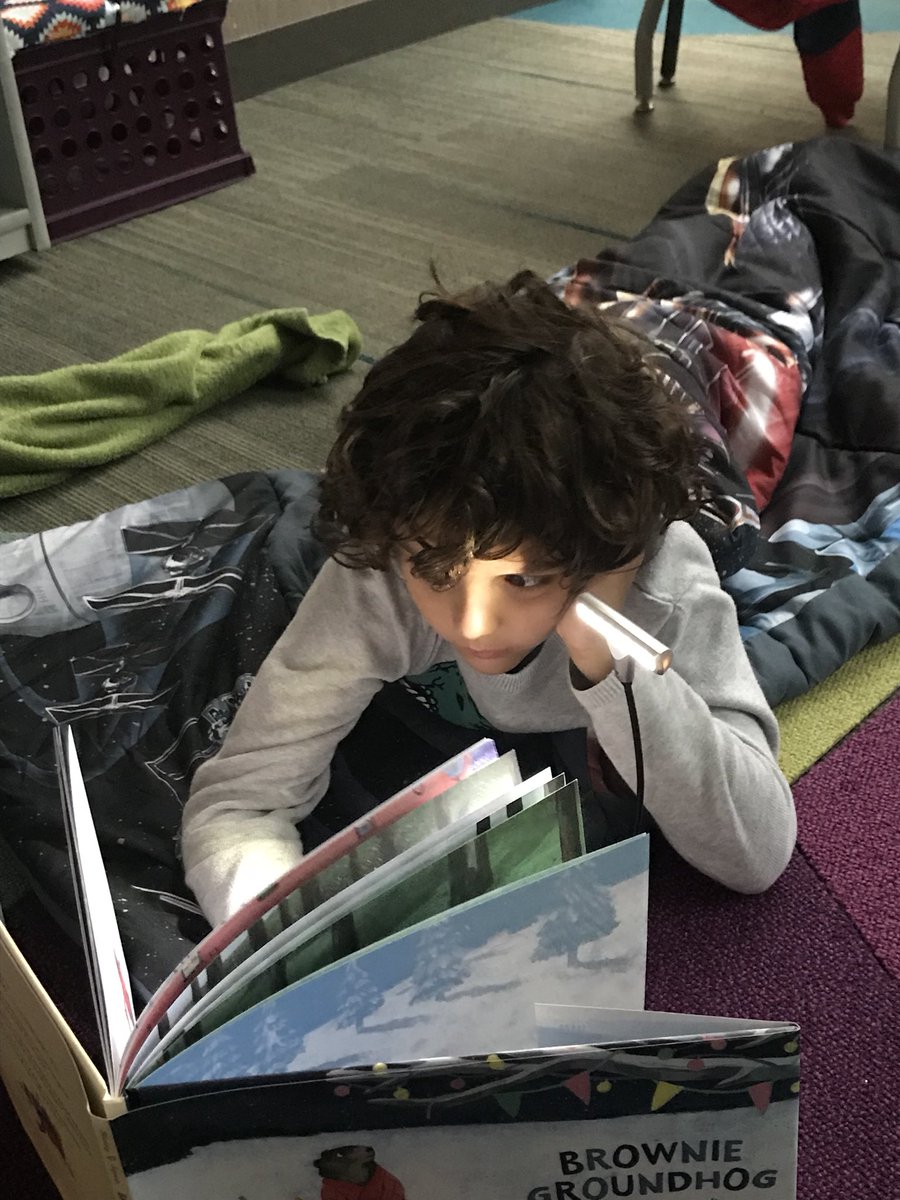 MissBankson's tweet photo. “Night reading” was a fun treat to end our Friday before conferences! https://t.co/4PKDoiCyFv