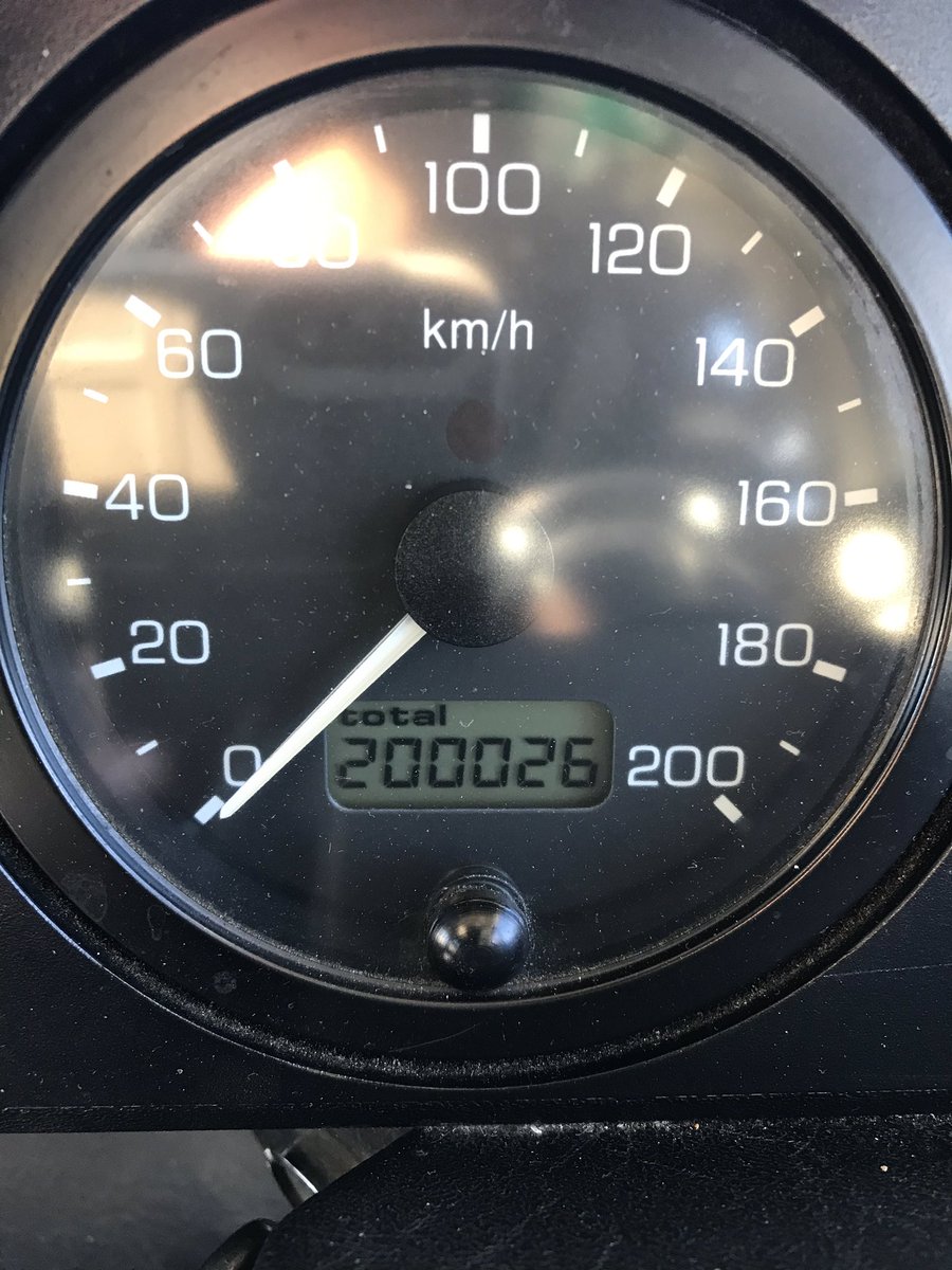 Rush_99's tweet photo. 過日、見送りに行くことに気を取られていたら、記念すべきOver200000kmを撮り損じた…残念
#landroverdefender #LandRover
#defender #over200000km https://t.co/KxnukldE9t
