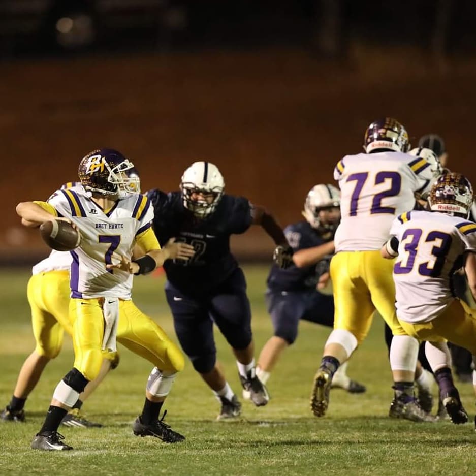 mikedelgado52's tweet photo. #QuarterbacksNightmare 😂
But im my #QuarterbacksSecurityGuard
Fridays game.  
Thanks @LedgerDispatch🙏🏽🤙🏽
#mittstrong #mittfamily #trenchking #imposeyourwill 
@BlackHatFootbal @Mitt_Norcal  @Dirtroadrecruit @A__Strategy @sapoluMITT @A__Strategy @GetSportsFocus @battleprepwest https://t.co/jXFtT4S2nc