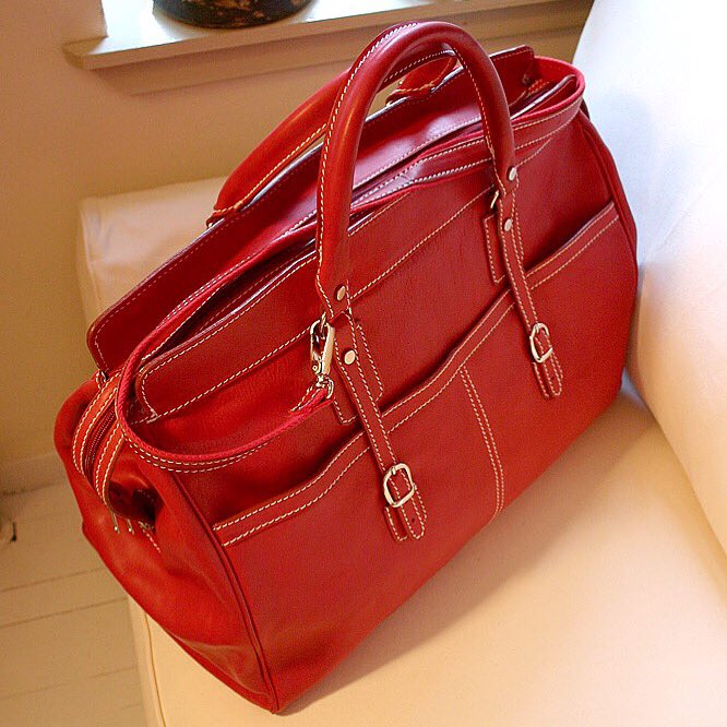 FenzoBags's tweet photo. So ready for a fall break getaway! https://t.co/khHPu85vzT ✈️ 💙 #luxuryleather #weekendbag #leathertote #leathertotebag #fenzoitalianbags #getawaybag #leathergoods #luxurytravel #handcrafted https://t.co/smNa2kJdU5