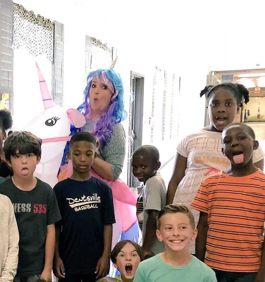 When your principal will do ANYTHING to spread a little JOY🦄🌈 <a href="/karengbeaman/">KGBeaman</a> <a href="/lonniebnelson/">LonnieBNelsonElem</a> #nationalprincipalsmonth #ThankAPrincipal