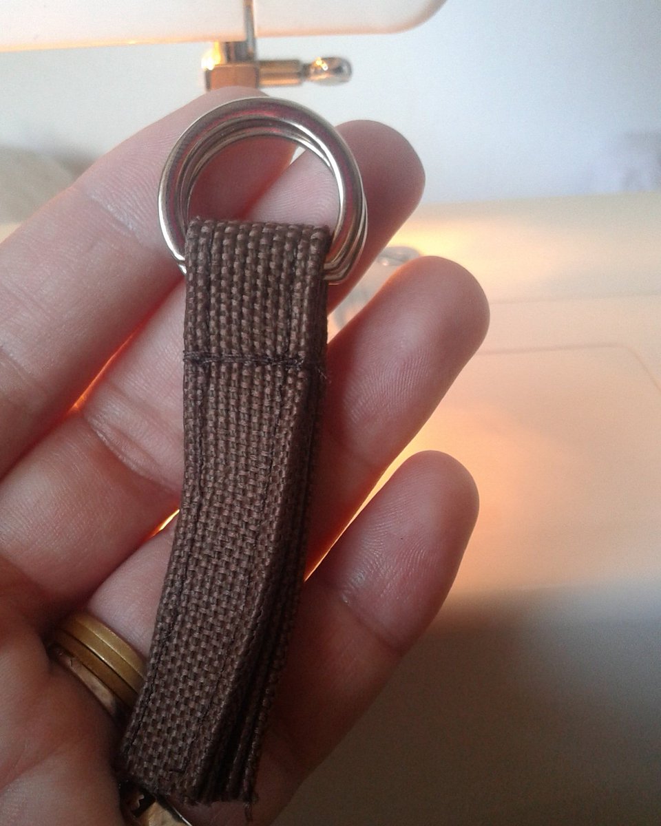 ABORIGENdesigns's tweet photo. Con esta pieza comencé  una mochila que hice hace 5 años, hoy con ella he terminado otra igual, de un color que me encanta, marrón. Y con mucha satisfacción porque me ha encantado! Muchas gracias Tribu por confiar en mi! #ABORIGEN #AborigenShop #handmade https://t.co/dOHsSl3zaU