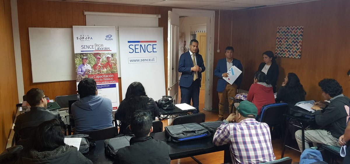 Senceafta's tweet photo. Seremi del Trabajo @AlvaroLeBlancT y Profesional Delegado @gmunozsa dan la bienvenida al curso #1000Programadores, capacitación a través del programa #Becaslaborales #ChileLoHacemosTodos https://t.co/GzD7h4dhGi