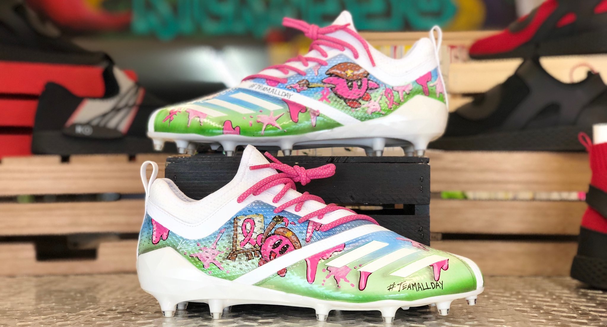 UNISWAG on Twitter: "Custom @AdrianPeterson Breast Cancer Awareness cleats.  🎨: @k_obrand #uniswag https://t.co/tXxqZMM2s8" / Twitter